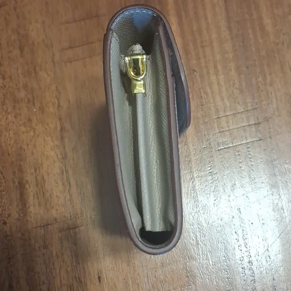 Constance Wallet in Light Gray with Gold Hardware - Picture 5 of 11